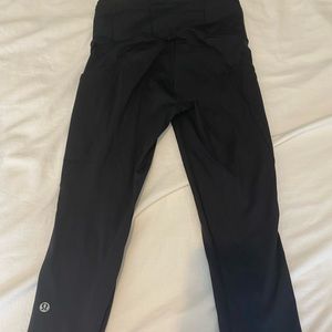 Black crop Lululemon leggings size 2 with pockets